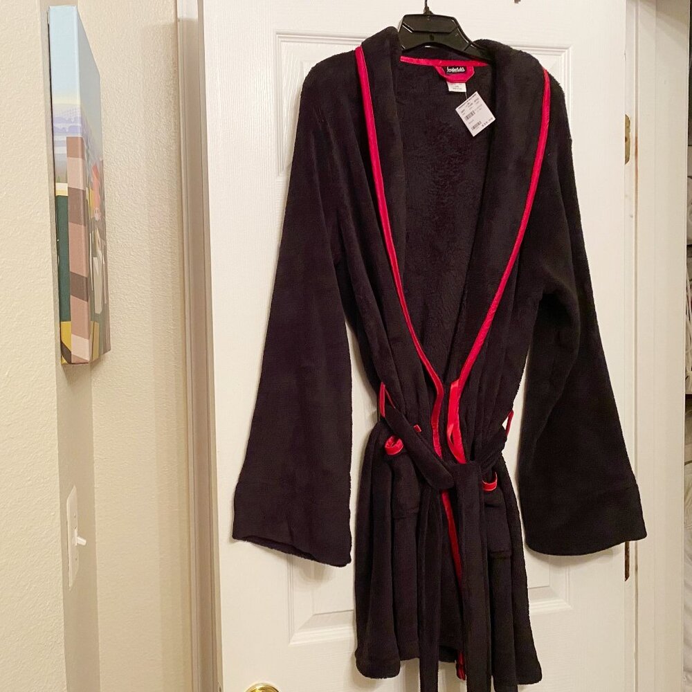 New Frederick's of Hollywood Plush Black Robe with Red Satin Trim